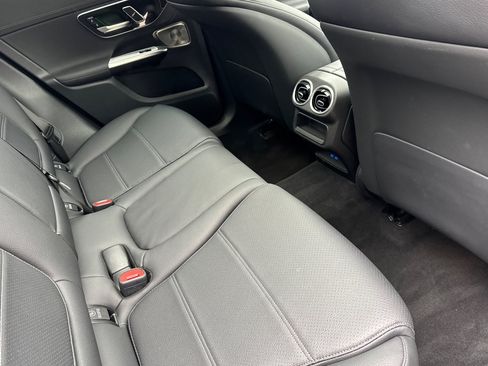 Used 2024 Mercedes-Benz GLC 300 4MATIC image 34