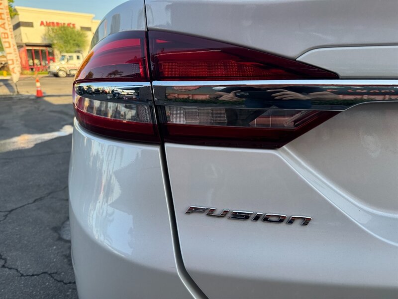 Used 2018 Ford Fusion Platinum FWD image 12