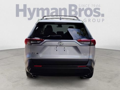 Used 2019 Toyota RAV4 XLE AWD/4WD image 4
