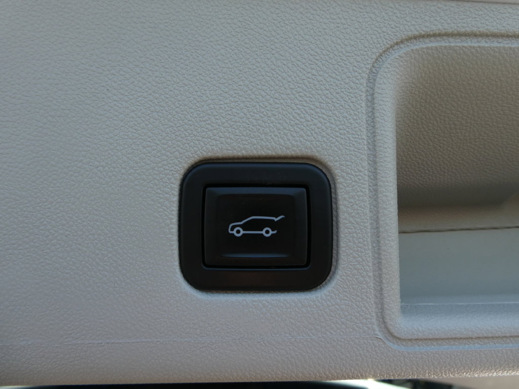 Certified 2024 GMC Terrain Denali w/ Denali Premium Package AWD/4WD image 18