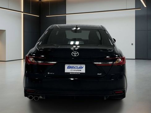 Used 2025 Toyota Camry SE FWD image 4