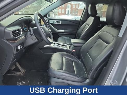 Used 2023 Ford Explorer Limited w/ Equipment Group 301A image 8