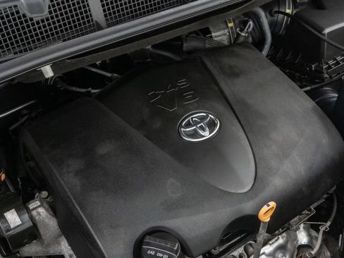 Used 2019 Toyota Sienna XLE Premium AWD/4WD image 4