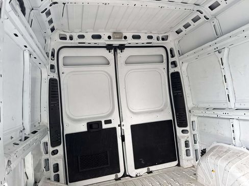Used 2023 RAM ProMaster 2500 w/ Convenience Group FWD image 10