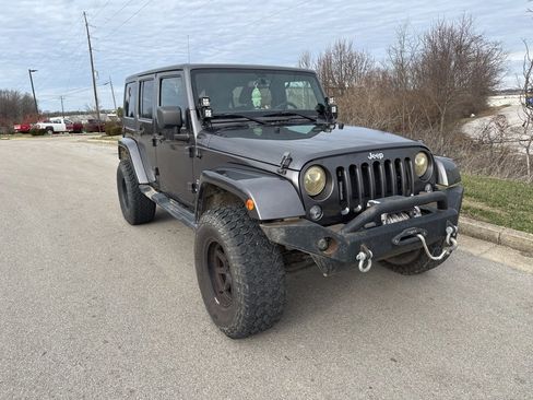 Used 2014 Jeep Wrangler Unlimited Sahara w/ Connectivity Group image 3