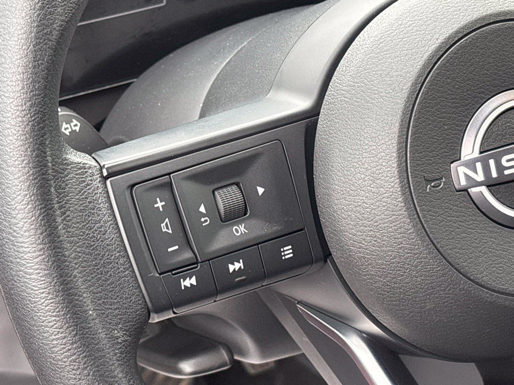Used 2025 Nissan Kicks SV AWD/4WD image 21