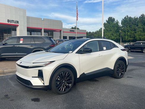 New 2026 Toyota C-HR image 2