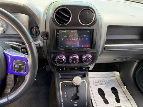 Used 2017 Jeep Patriot High Altitude AWD/4WD image 6
