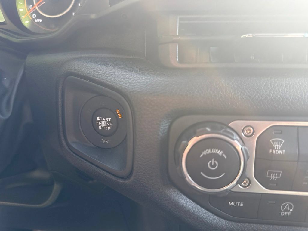 Used 2024 Jeep Gladiator Sport AWD/4WD image 31