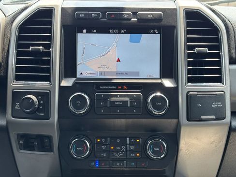Used 2019 Ford F250 Lariat w/ Lariat Ultimate Package AWD/4WD image 39