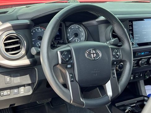Used 2023 Toyota Tacoma TRD Off-Road w/ Technology Package AWD/4WD image 10
