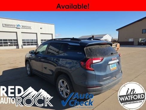 Used 2024 GMC Terrain SLE w/ Driver Convenience Package image 8