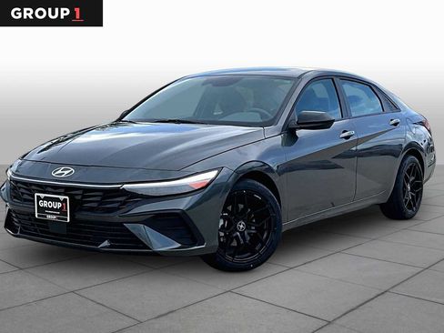Used 2025 Hyundai Elantra Sport FWD image 1