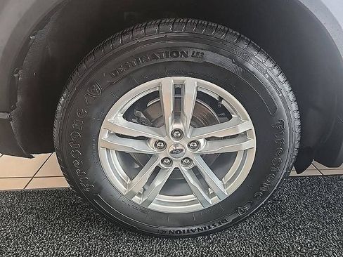 Used 2021 Ford Explorer XLT w/ Equipment Group 202A AWD/4WD image 39