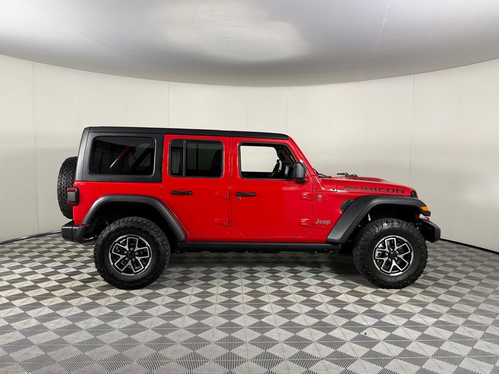 Used 2025 Jeep Wrangler Unlimited Rubicon w/ Convenience Group AWD/4WD image 7