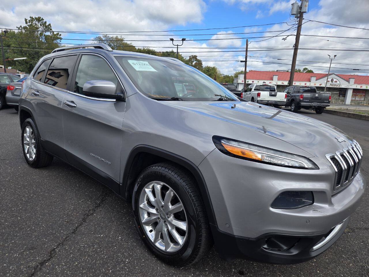 Used 2015 Jeep Cherokee Limited w/ Technology Group AWD/4WD image 4