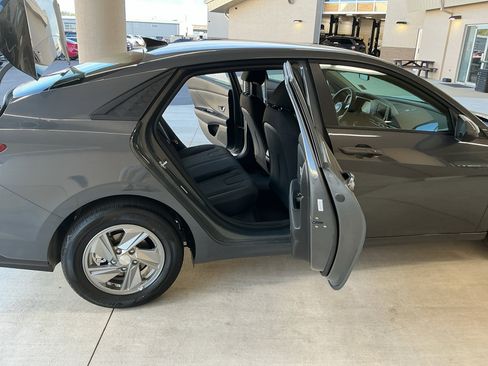 New 2026 Hyundai Elantra SE FWD image 15