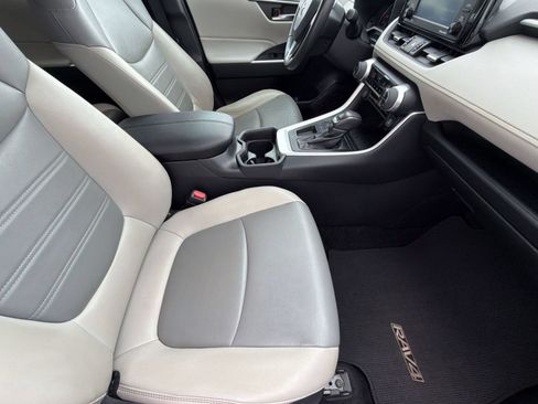 Used 2021 Toyota RAV4 XLE Premium FWD image 28