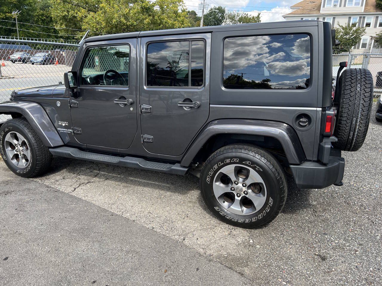 Used 2017 Jeep Wrangler Unlimited Sahara w/ Connectivity Group AWD/4WD image 2