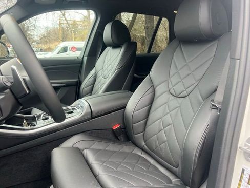 Used 2025 BMW X5 xDrive50e image 11