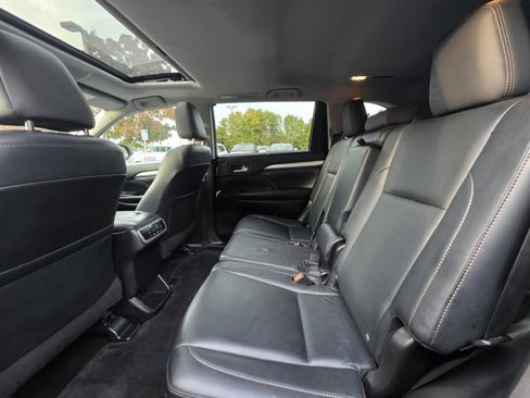 Used 2015 Toyota Highlander XLE AWD/4WD image 8