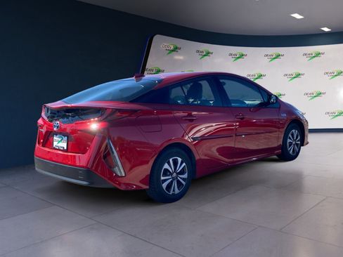 Used 2018 Toyota Prius Prime Premium FWD image 4