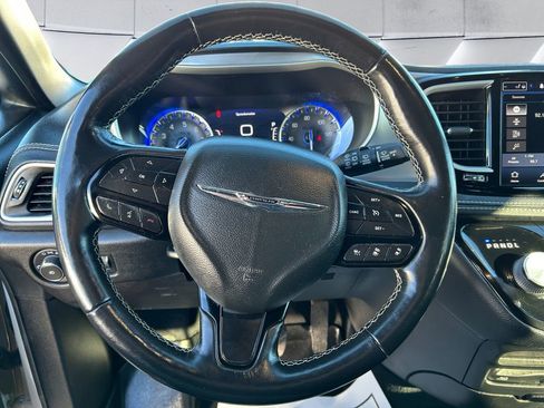 Used 2021 Chrysler Pacifica Touring-L w/ Uconnect Theater Family Group image 9