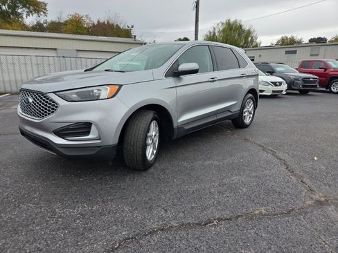 Used 2024 Ford Edge SEL image 3