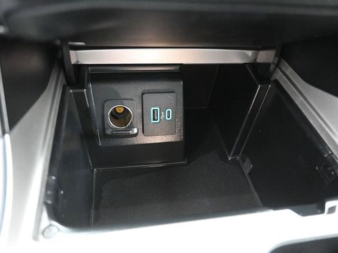 Used 2020 Ford Explorer ST w/ Premium Technology Package image 28