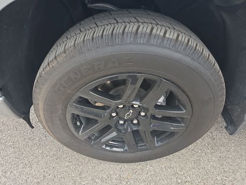 Used 2025 Chevrolet Silverado 1500 Custom RWD image 9