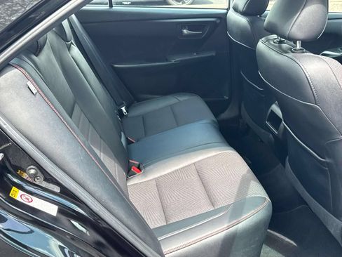 Used 2016 Toyota Camry SE w/ Moonroof Package FWD image 25