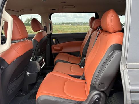 New 2026 Kia Carnival EX FWD image 11