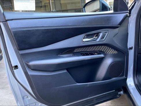 Used 2025 Nissan Ariya FWD image 22