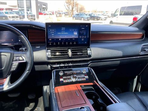 Used 2024 Lincoln Navigator Reserve image 14