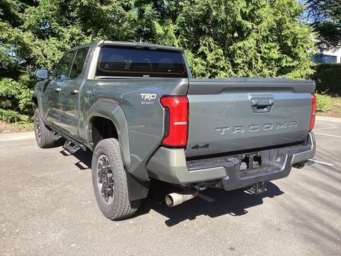 Used 2024 Toyota Tacoma TRD Sport AWD/4WD image 8