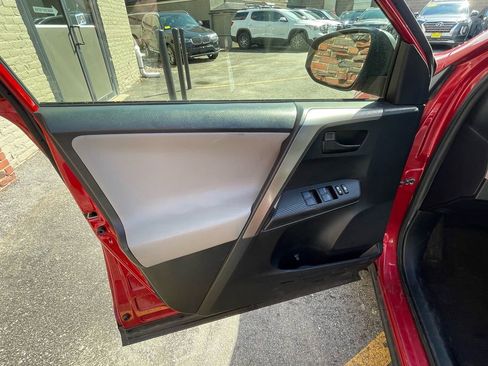 Used 2015 Toyota RAV4 LE image 9