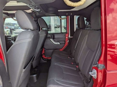 Used 2017 Jeep Wrangler Unlimited Sahara w/ Connectivity Group AWD/4WD image 13