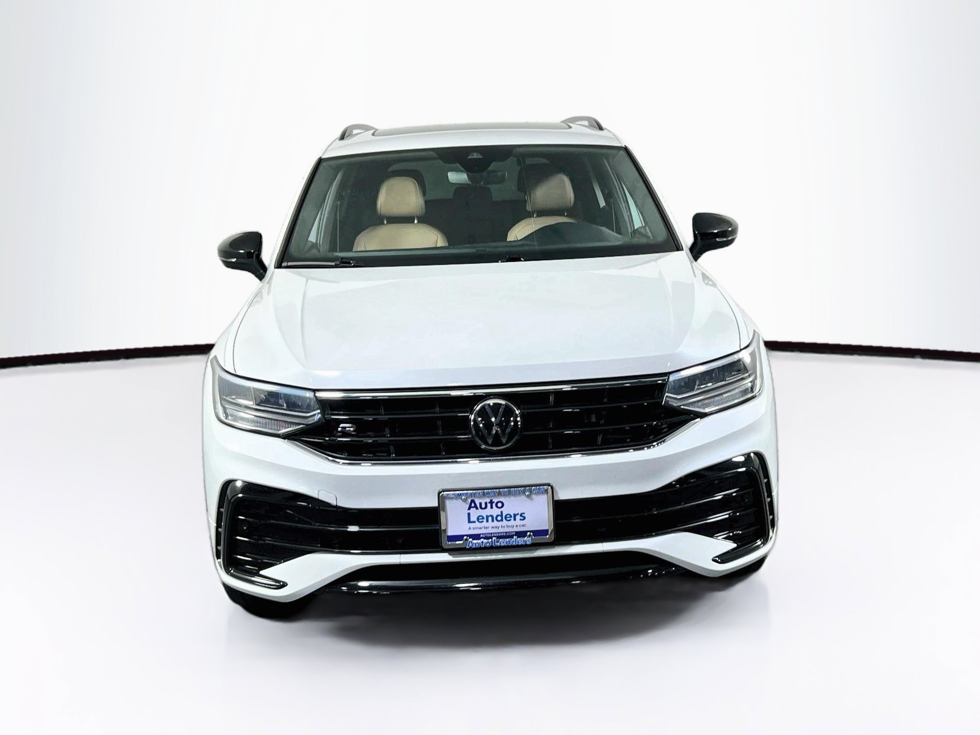 Used 2024 Volkswagen Tiguan SE R-Line AWD/4WD image 2