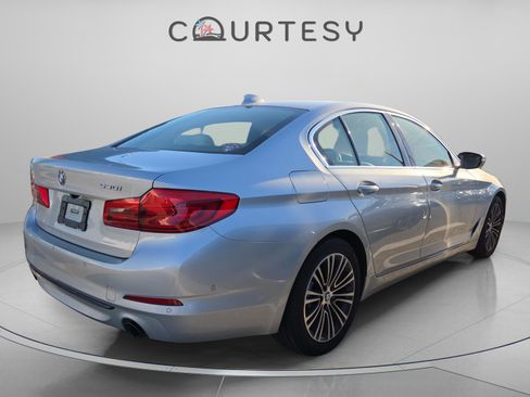 Used 2019 BMW 530i 530i w/ Premium Package image 3