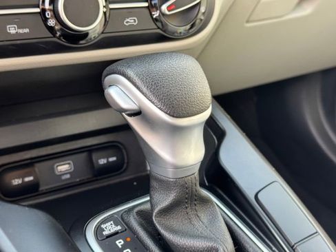 Certified 2025 Kia Soul LX w/ LX Technology Package FWD image 23