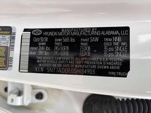 Used 2025 Hyundai Santa Cruz SE AWD/4WD image 29