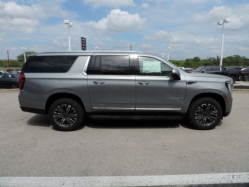 New 2026 GMC Yukon XL Elevation w/ Elevation Premium Package image 4