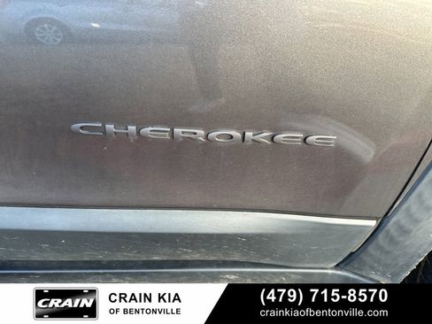 Used 2018 Jeep Cherokee Trailhawk w/ Comfort/Convenience Group image 10