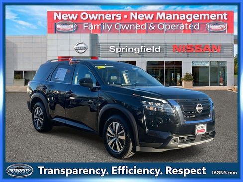 Certified 2023 Nissan Pathfinder SL image 1