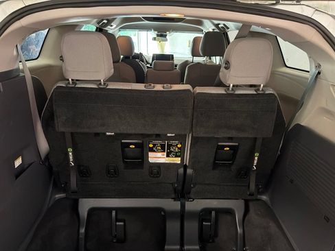 Used 2021 Toyota Sienna LE FWD image 12