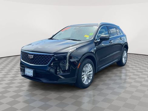 Used 2024 Cadillac XT4 Luxury w/ Cold Weather Package AWD/4WD image 3
