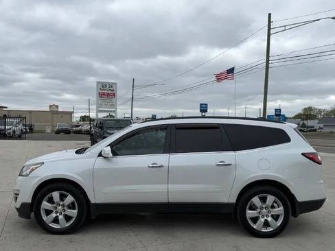 Used 2017 Chevrolet Traverse LT w/ Style and Technology Package AWD/4WD image 4