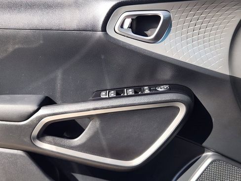 Certified 2025 Kia Soul S image 23