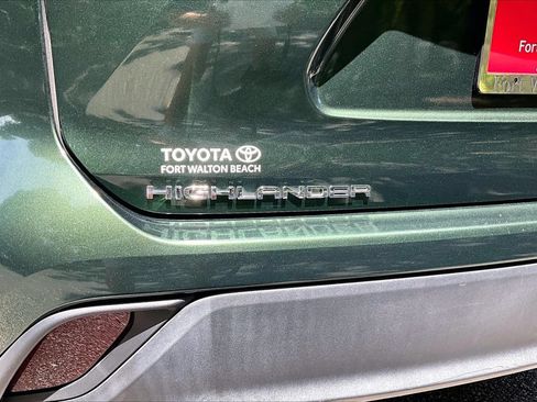 Used 2023 Toyota Highlander XLE FWD image 27
