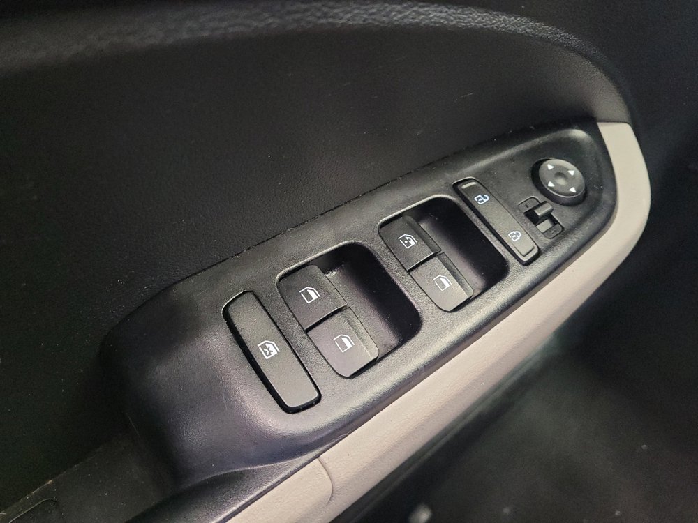 Used 2023 Hyundai Venue SEL FWD image 27